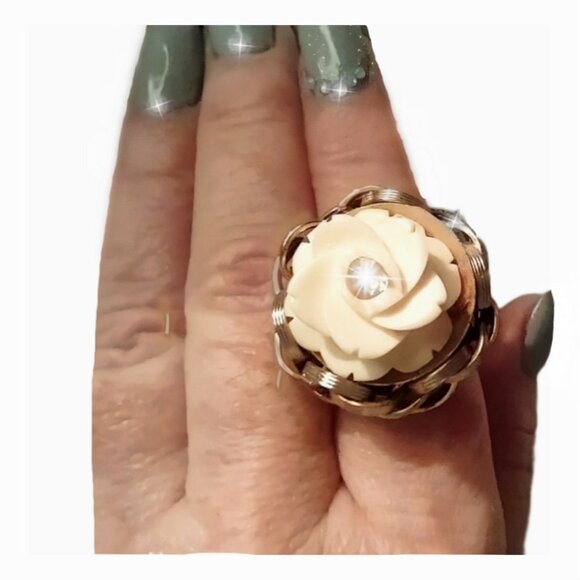3-D Rose Flower Carved Plastic Vintage Ring - Picture 2 of 10
